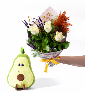 Gri Gazete Bukette 3 Beyaz Gül ve Avokado Yastık