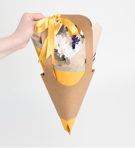 Kraft Taşımalı Bukette Papatyalar ve Lavantalar
