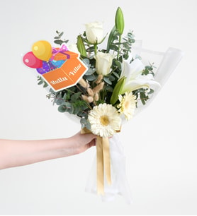 Mutlu Yıllar Pankartlı Lilyum Gül ve Gerbera Buketi