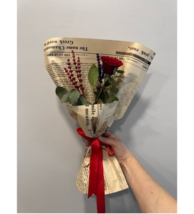 Siyah Bukette Kırmızı Gül