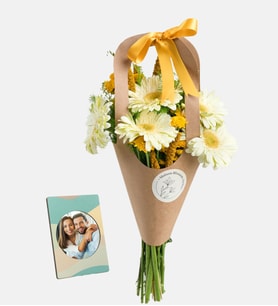 Taşımalı Bukette Gerberalar ve Stickerlı Çerçeve