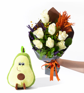 Yeşil Kahve Bukette 7 Beyaz Gül ve Avokado Yastık